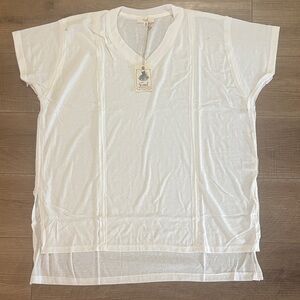 NWT Easel V-neck tee shirt